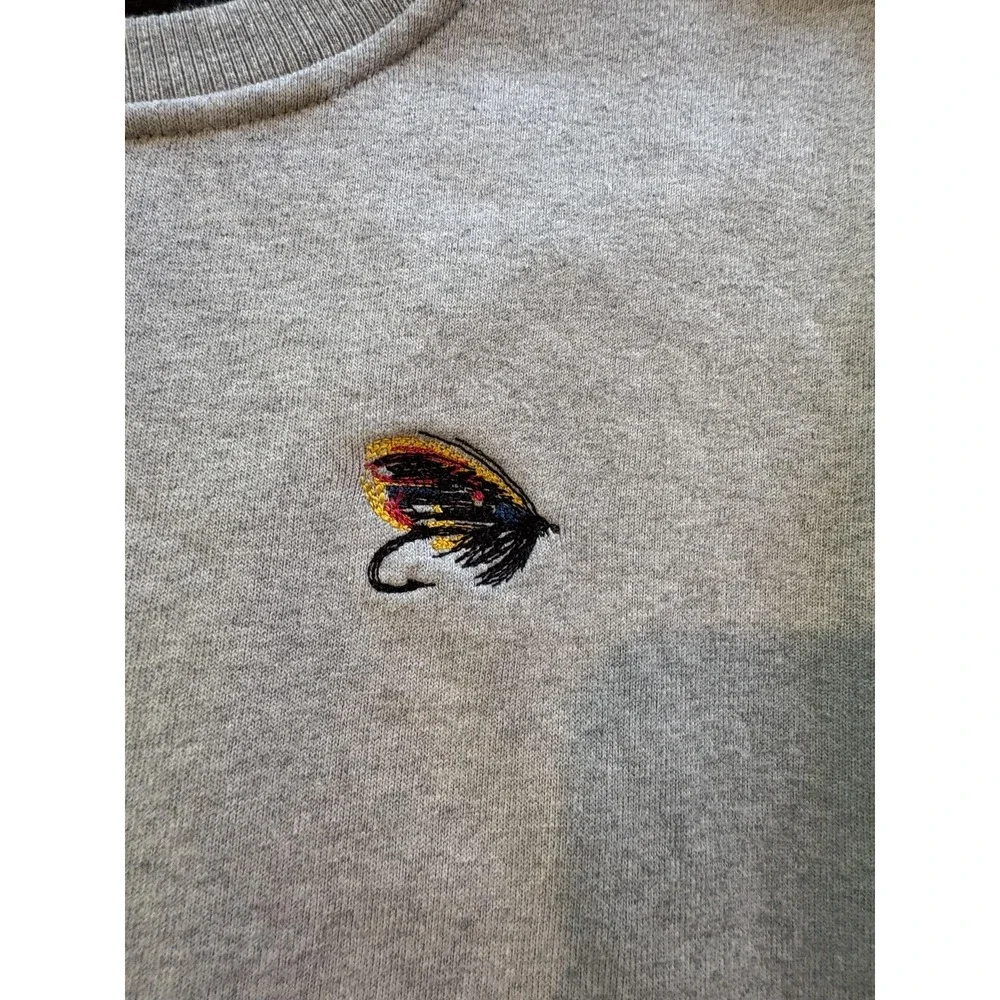 Makia Sweater Mens Medium Embroidered Fly Fishing Crewneck‎ Pullover Helsinki